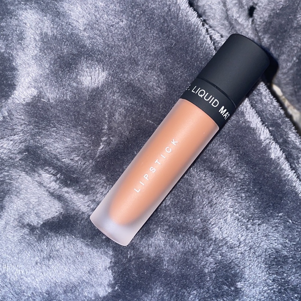 Only swatched - Picture 2 of 2